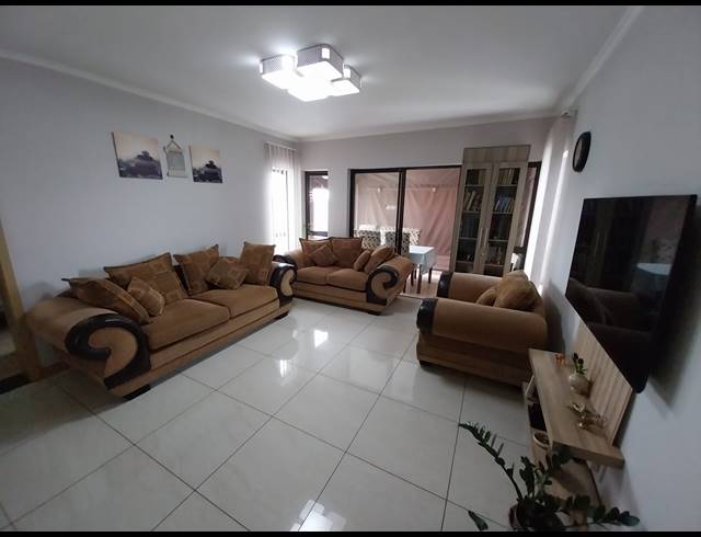 2 BEDROOM SECTIONAL TITLE FOR SALE IN SUMMERSET